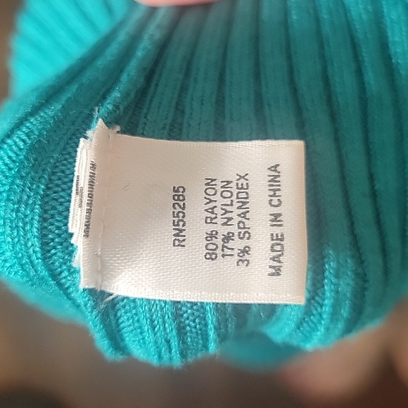 Express Deep V sweater - Picture 7 of 10